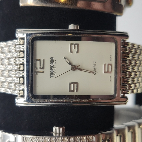 8 square face watches with new batteries. - Picture 7 of 12